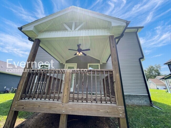 Building Photo - Limited Time Special Offer / 3 Bed/2.5 Bath Home with Garage / Pet-Friendly / Vouchers Accepted /...