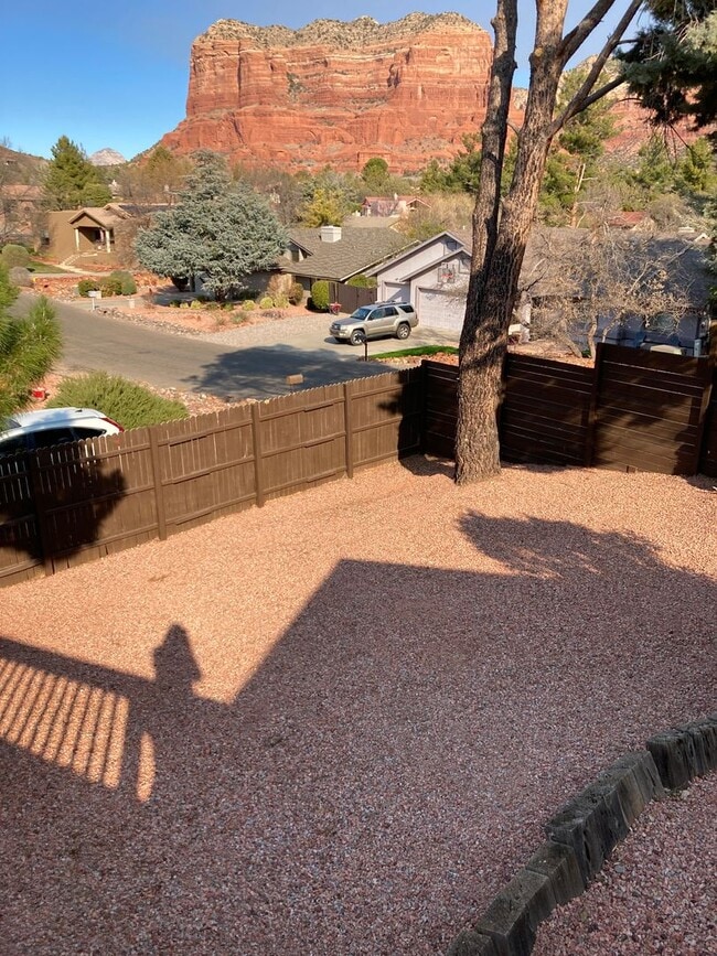 Building Photo - Gorgeous, modern, remodeled, furnished ren...