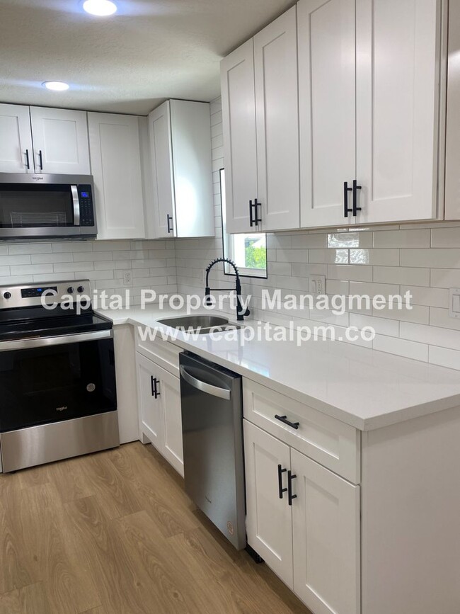 Building Photo - Adorable 3 Bed Bungalow