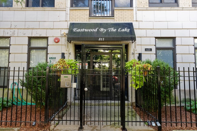 Building Photo - 811 W Eastwood Ave