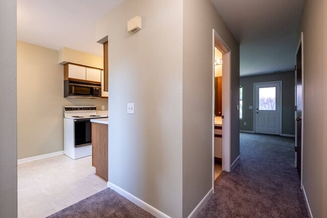 Interior Photo - RBPT - BRISTOL PLACE TOWNHOUSES