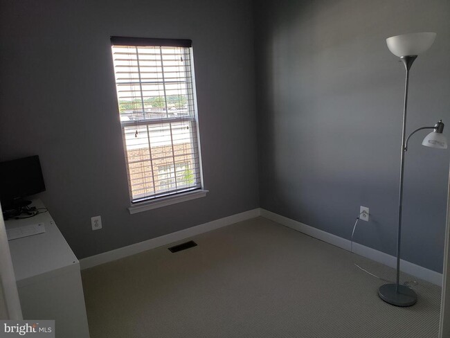 Building Photo - 2144 Little Sorrel Way