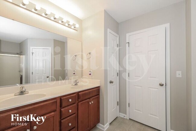 Building Photo - 4596 River Gate Dr