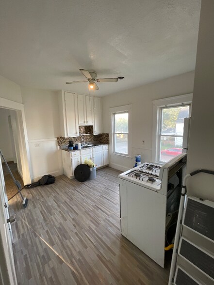 Primary Photo - 3605 W 47th St
