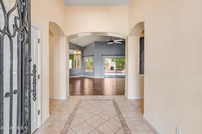 Building Photo - 4335 E Fox Cir