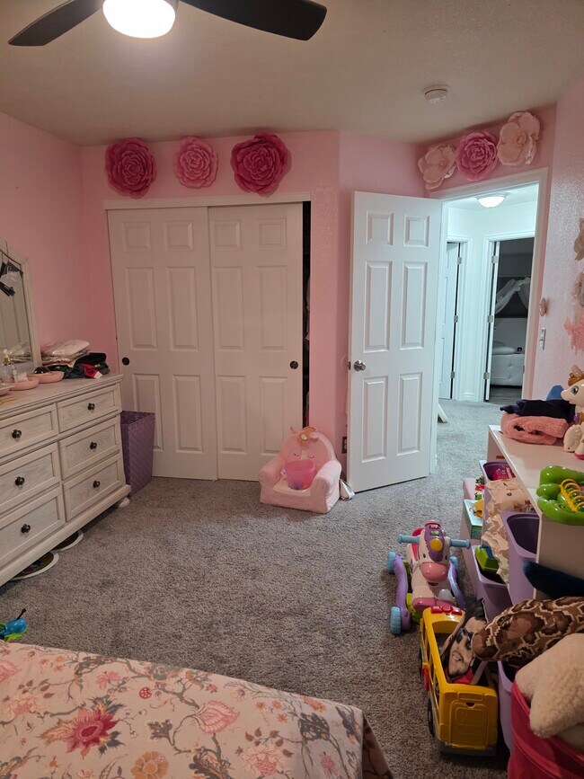 Building Photo - 128 N Prairie Falcon Pkwy