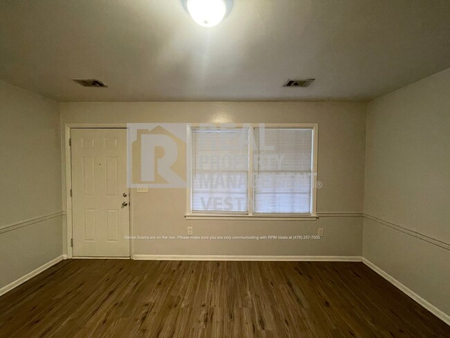 Building Photo - Two Bedroom Apartment in Warner Robins!