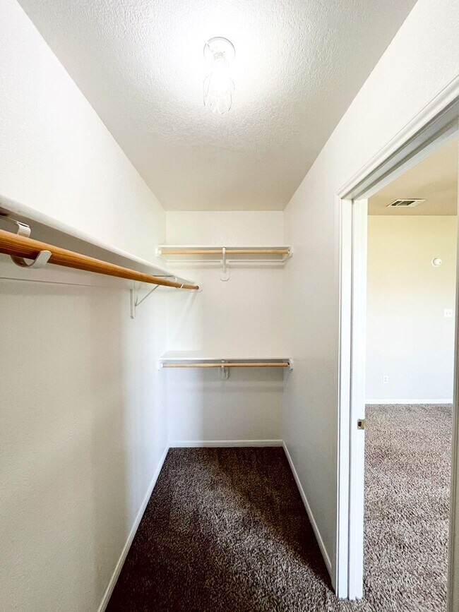 Building Photo - 1111 Nicholas Cir