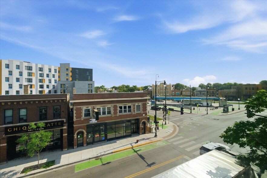 Building Photo - 2642 N Milwaukee Ave