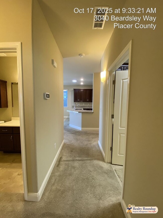 Building Photo - Pristinely Maintained Roseville Home with ...