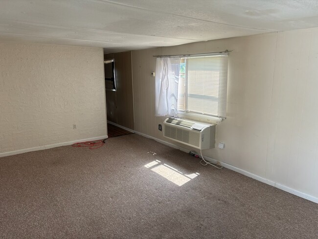 Building Photo - 475 Landis Ln
