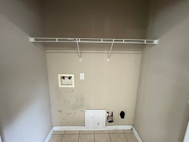 Building Photo - 5287 Promenade Dr