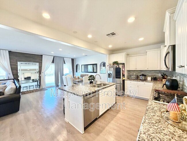 Building Photo - 30120 Crescent Pointe Wy