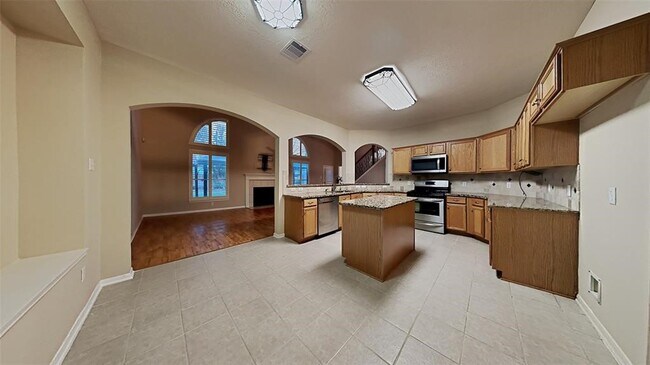 Building Photo - 2114 Winding Hollow Dr