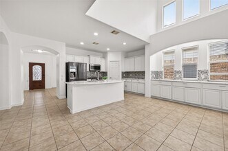 Building Photo - 5519 Jay Thrush Dr