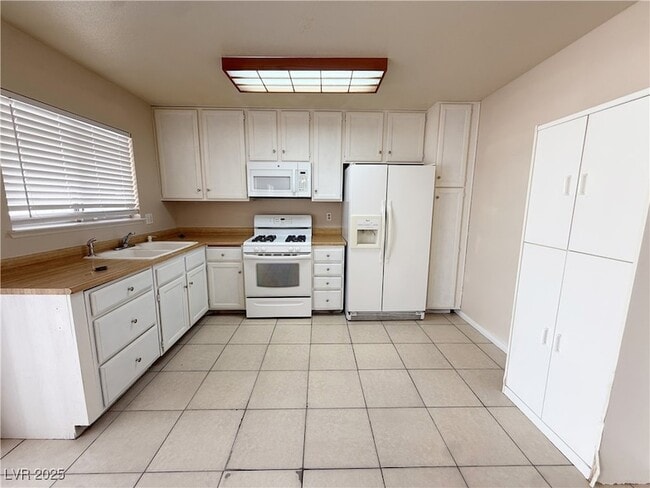 Building Photo - 6568 Gazelle Dr