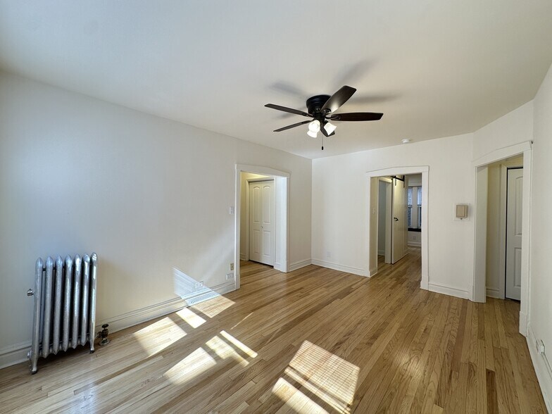 Building Photo - 4311 N Francisco Ave