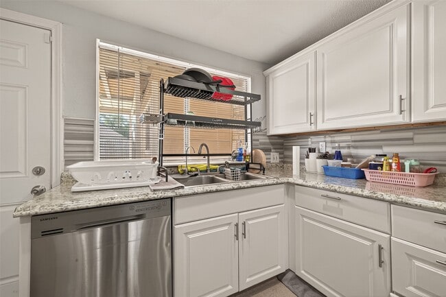 Building Photo - 13175 Clarewood Dr