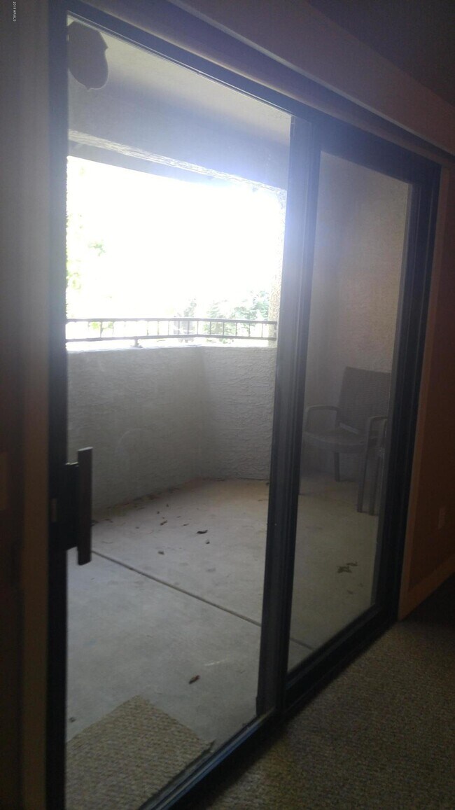 Building Photo - 2025 E Campbell Ave