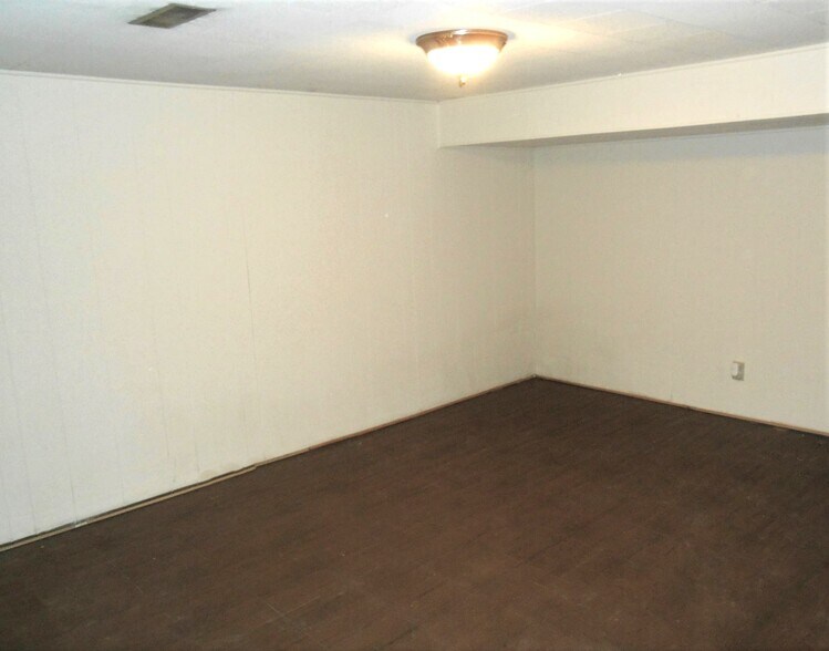 Building Photo - 1701 Elka Ln