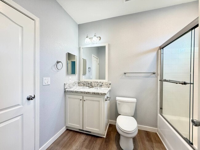 Building Photo - 80 Huntington St