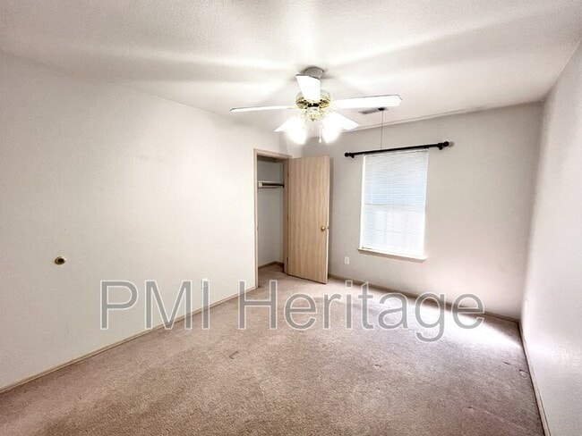 Building Photo - 884 N Daisy Ln