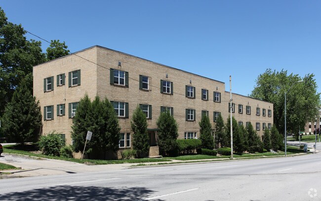 Primary Photo - Country Club Plaza