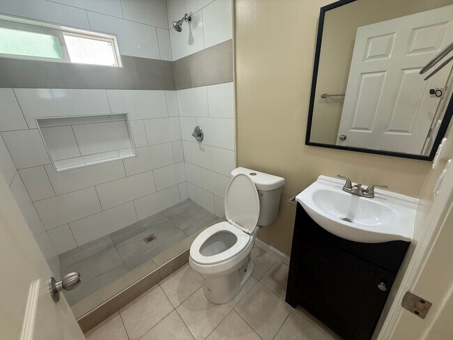 Building Photo - 4858 Palm Ave