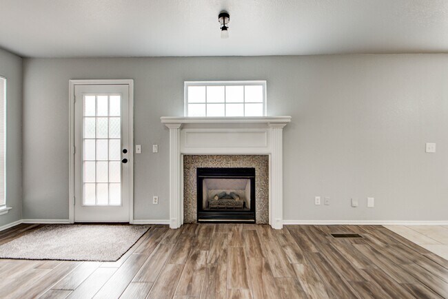 Building Photo - 917 Rambling Oaks Dr