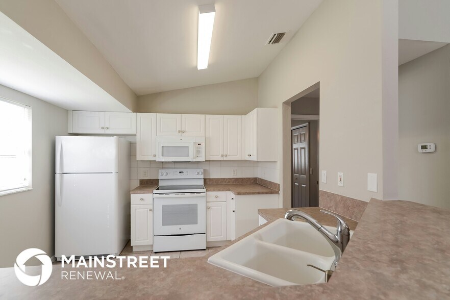 Building Photo - 4173 Pincushion St