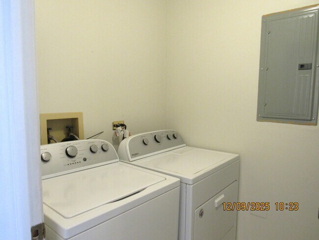 Building Photo - 2790 Glasgow Ct