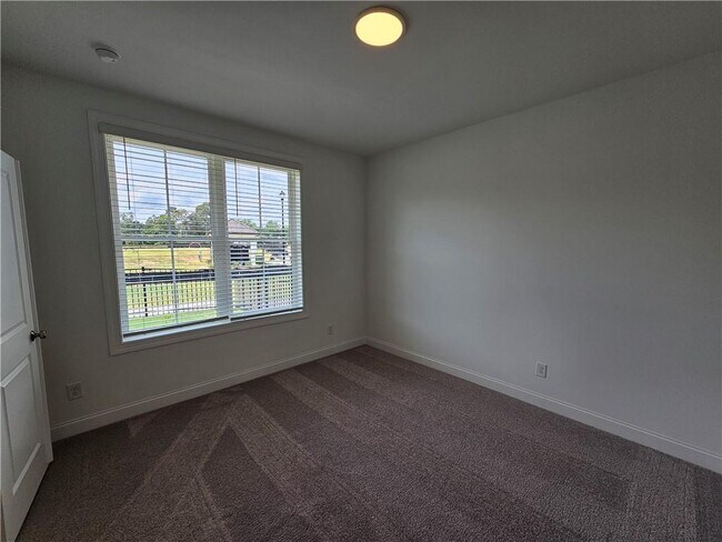 Building Photo - 502 Healy Dr