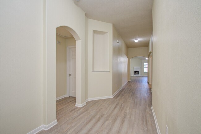 Building Photo - 14903 Lanai Dr