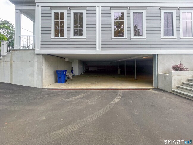 Building Photo - 100 Truman St