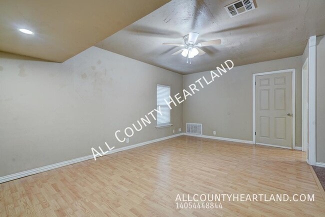 Building Photo - 3326 Willow Creek Dr