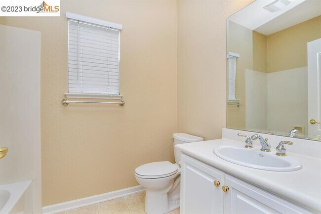 Building Photo - 935 Centennial Dr