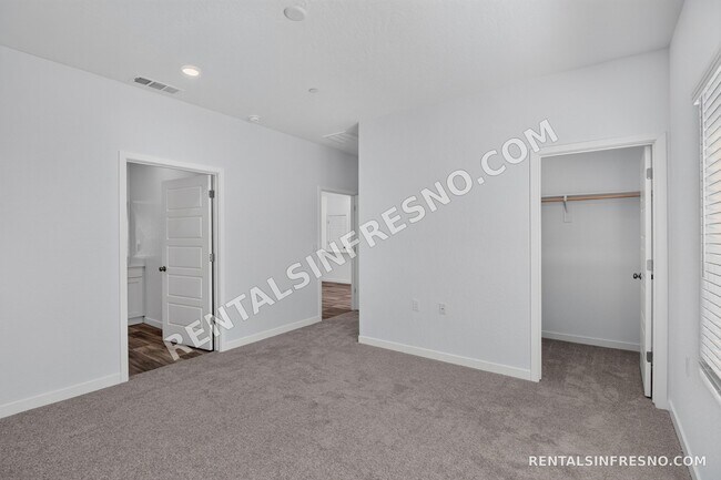 Building Photo - 3359 N Contessa Ave