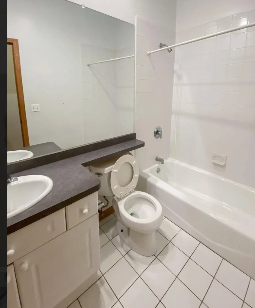 Building Photo - 2735 N Wayne Ave