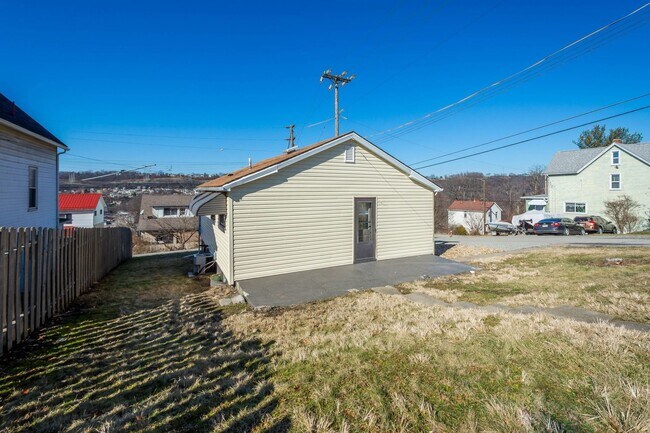 Building Photo - 701 Monterey St