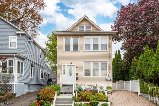 Building Photo - 16 Willet St