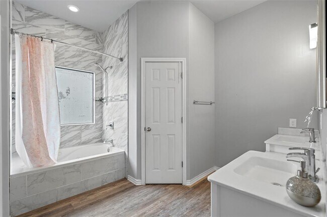 Building Photo - 1024 Daviot Dr