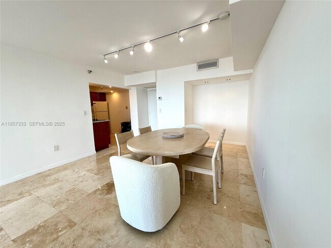 Building Photo - 20505 E Country Club Dr