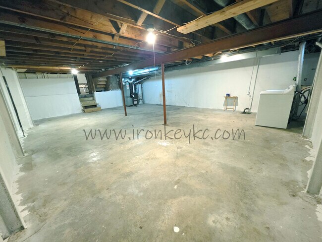 Building Photo - 7007 E 132 St