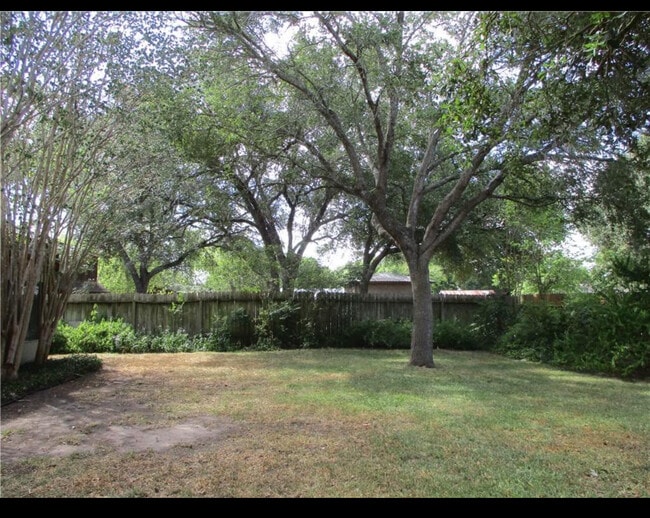 Building Photo - 10625 Rockwood St