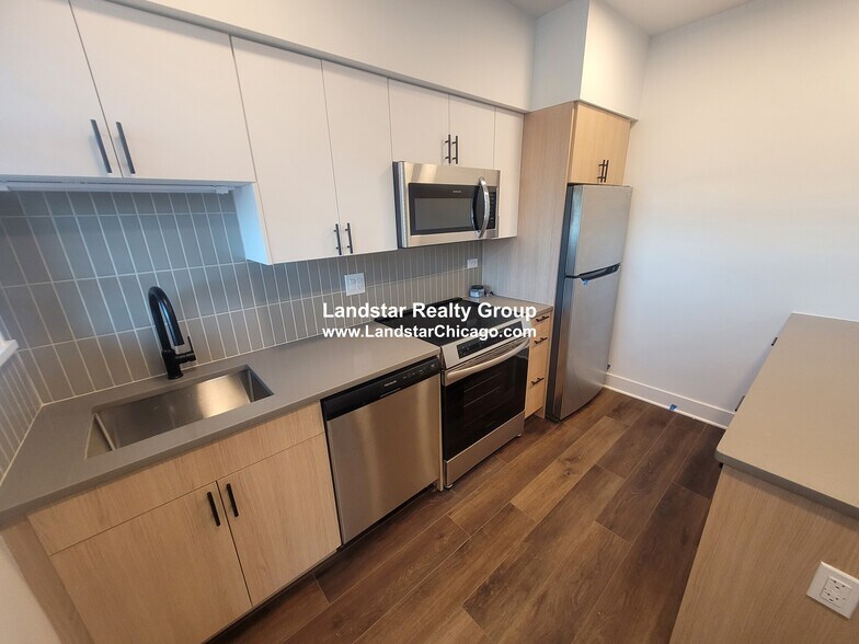 Building Photo - 1241 Chicago Ave