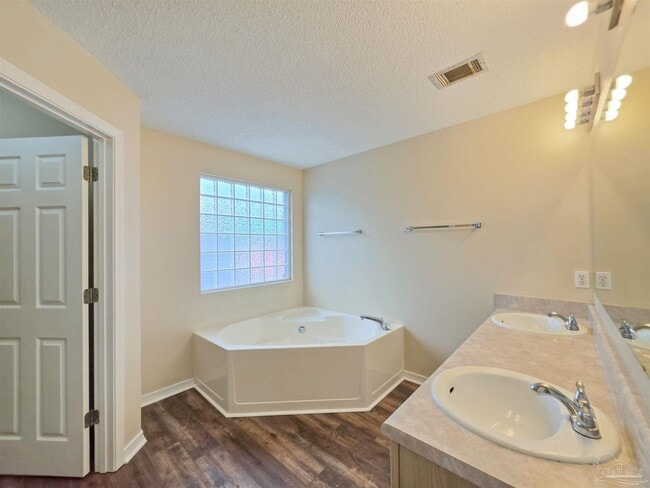 Building Photo - 1057 Freeboard Blvd