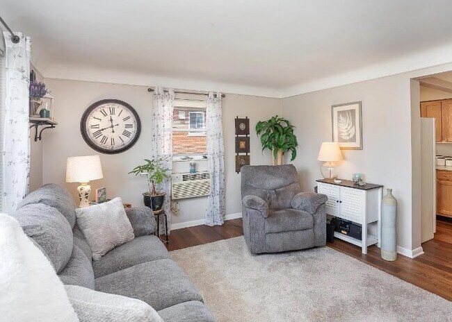 Building Photo - 3178 Blueacres Dr