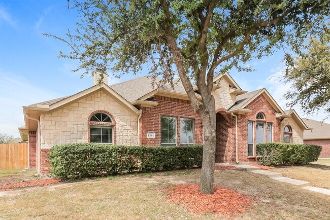 Building Photo - 1301 Maverick Ln