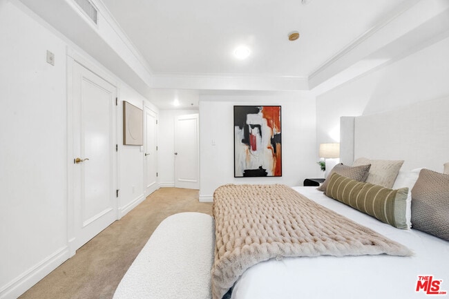 Building Photo - 871 Granville Ave