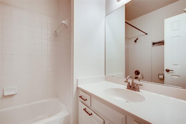Building Photo - 3217 Tehama Ct